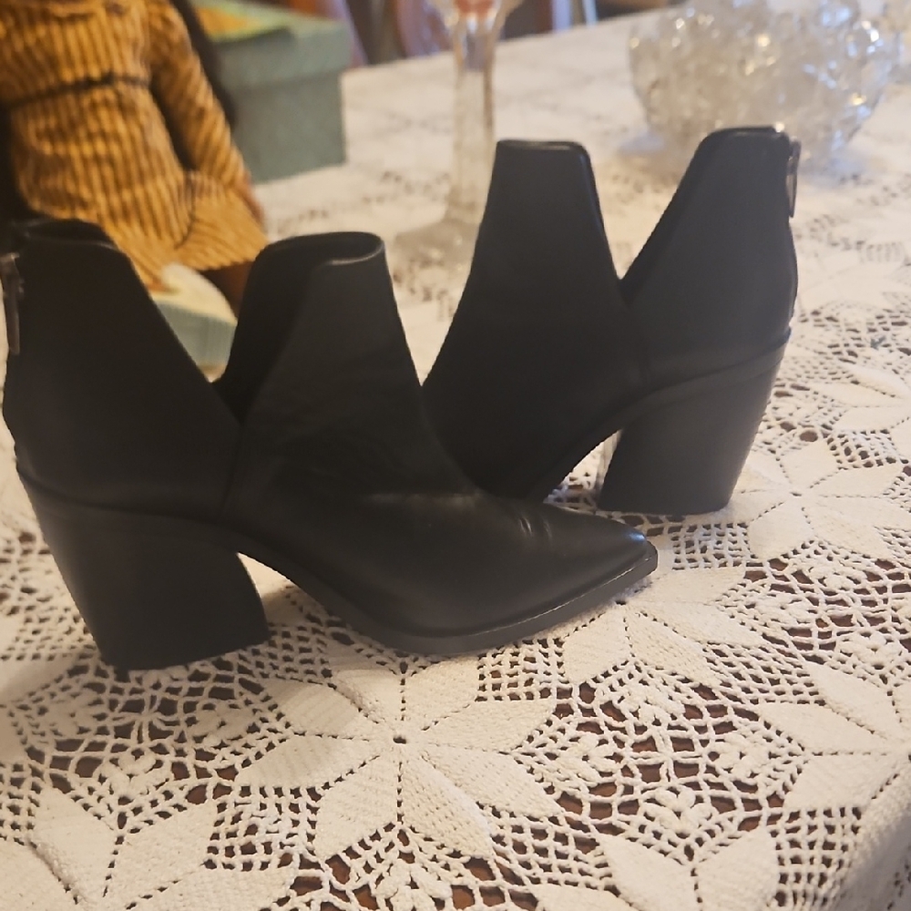 Vince Camuto Black Heeled Boots with Chunky Block Heel
